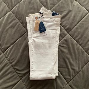 American Eagle Off White Low Rise Jegging